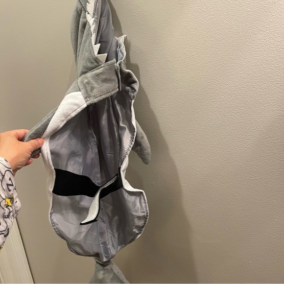 SHARK COSTUME LARGE GRAY & WHITE PLUSH DOG, PET COSTUME Halloween - Picture 3 of 9